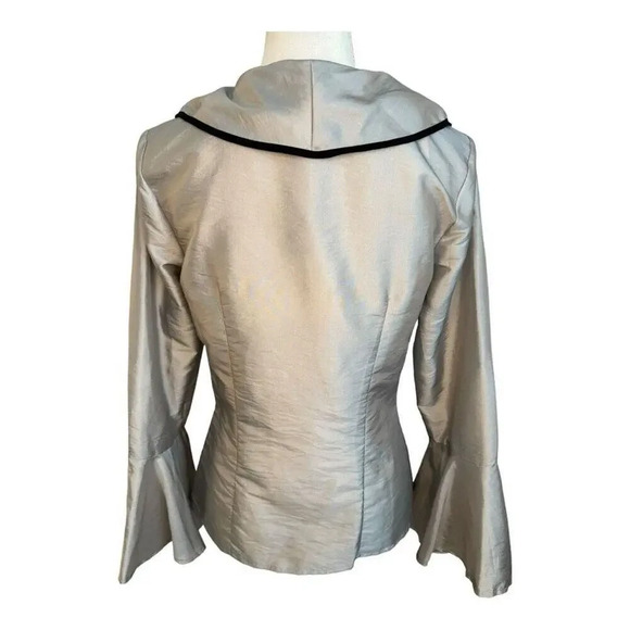 NEW WD.NY Size 4 Silver Shiny Ruffle Neck Button Front Bell Sleeve Top NWT - Picture 3 of 6
